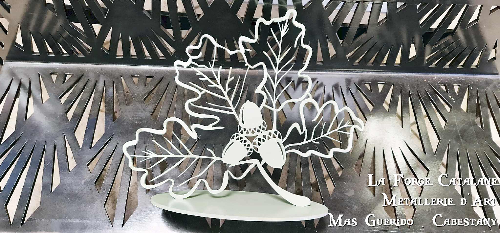 decoupe laser motif gland et feuilles forge catalane.jpg